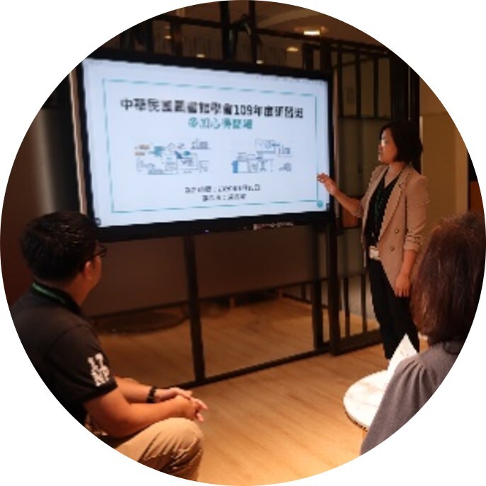 65吋多點觸控螢幕