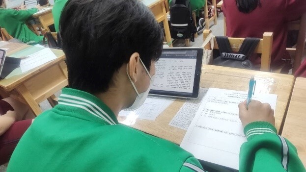 學生參加活動並填寫心得單