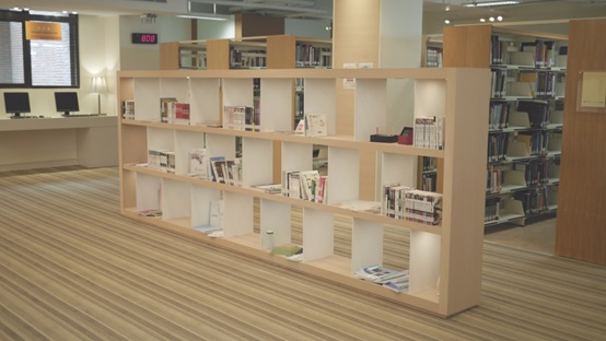 Figure 3. Library retrieval area  (圖三、電腦檢索區)