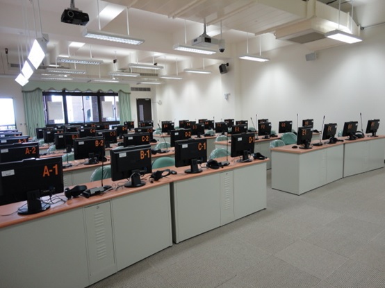 Figure 1. Multimedia computer classroom  (圖一、多媒體電腦教室)