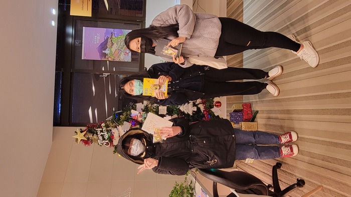 112_1211_你借書我送糖_圖書館聖誕節活動 5
