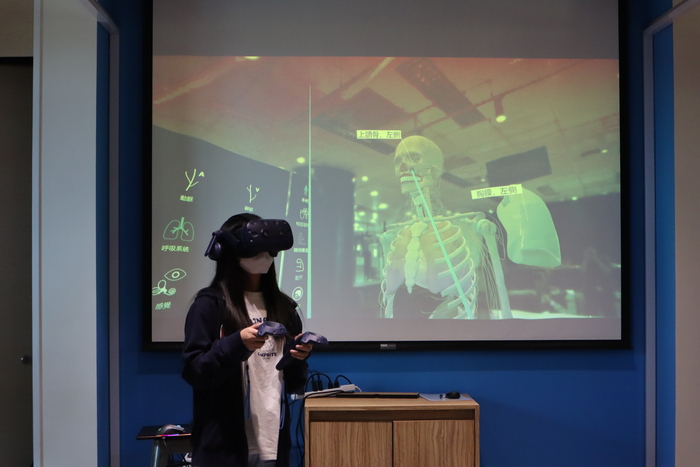 112_0825_卓越人才探索研習營_檢索導覽與VR體驗 8