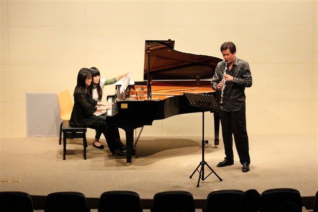 2010圖書館週 音樂會 - 單簧管的漫遊(另開新視窗/jpg檔)圖片