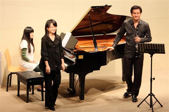 2010圖書館週 音樂會 - 單簧管的漫遊(另開新視窗/jpg檔)圖片