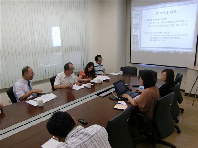 101學年度 第一次圖書諮詢委員會 6(另開新視窗/jpg檔)圖片