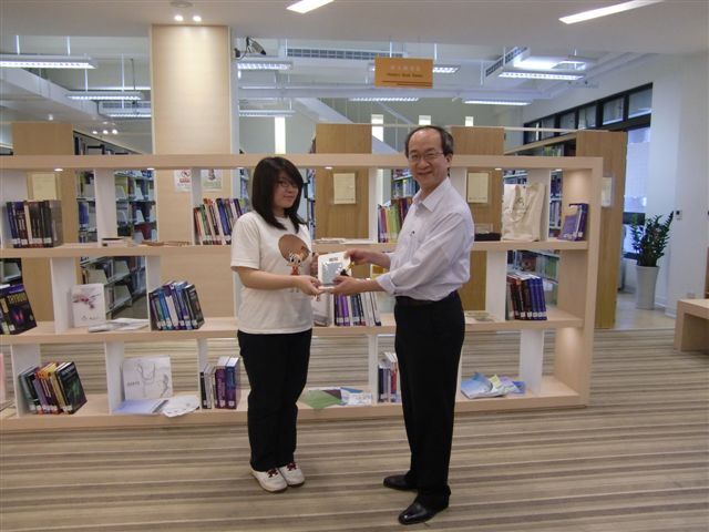 2013世界書香日頒獎 6(另開新視窗/jpg檔)圖片