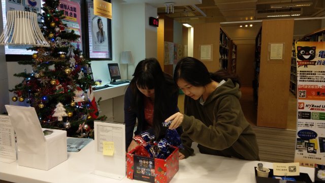 108學年度你借書我送糖：圖書館聖誕節活動(另開新視窗/jpg檔)圖片