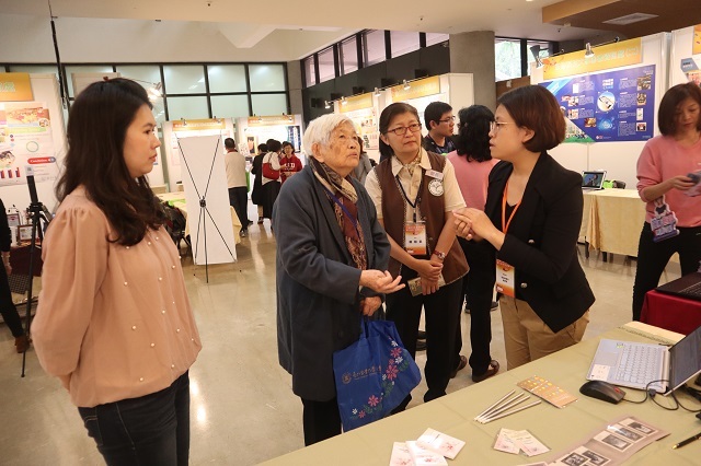 2018-12-08 2018年中華民國圖書館學會海報展(另開新視窗/jpg檔)圖片