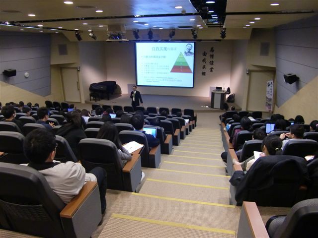 2013-12-04 演講活動-陳克華醫師【尋找生命的完整性】演講(另開新視窗/jpg檔)圖片