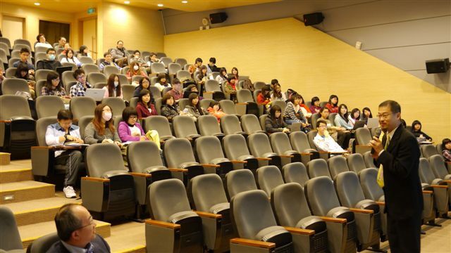 2013-12-04 演講活動-陳克華醫師【尋找生命的完整性】演講(另開新視窗/jpg檔)圖片