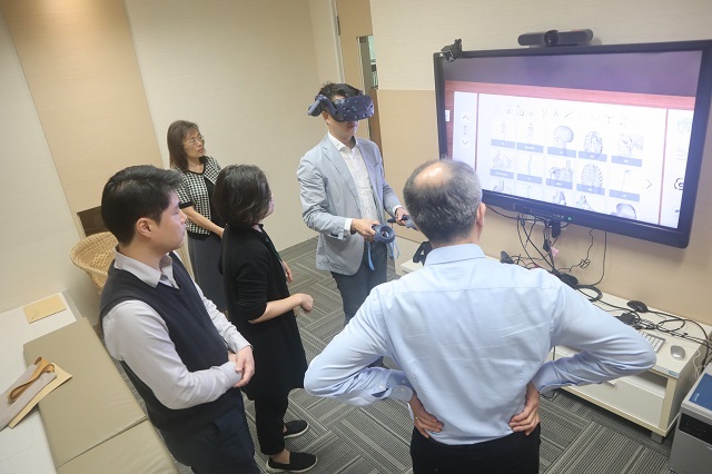 2019-10-30 聖約翰大學主任觀摩VR設備(另開新視窗/jpg檔)圖片