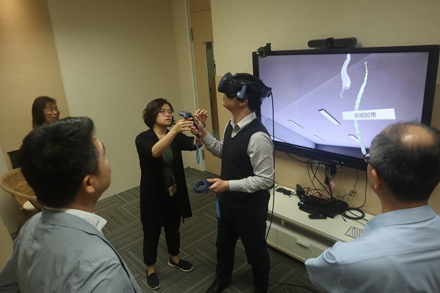 2019-10-30 聖約翰大學主任觀摩VR設備(另開新視窗/jpg檔)圖片