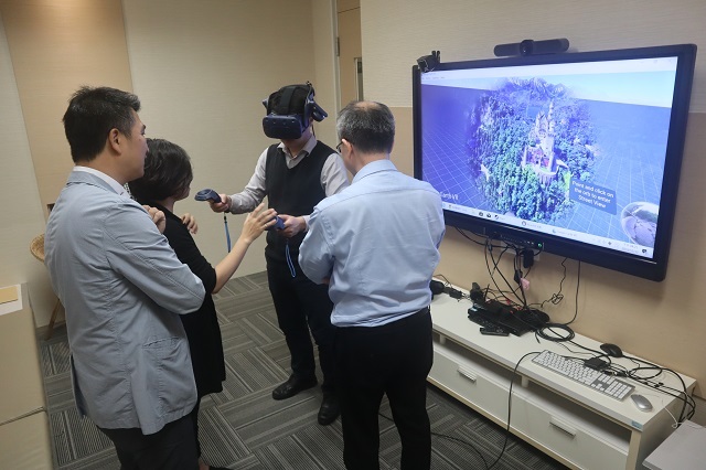 2019-10-30 聖約翰大學主任觀摩VR設備(另開新視窗/jpg檔)圖片