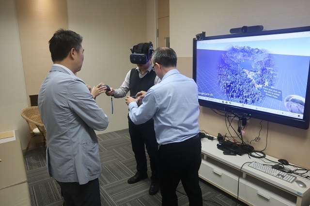 2019-10-30 聖約翰大學主任觀摩VR設備(另開新視窗/jpg檔)圖片