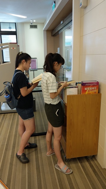 108學年度圖書館曬書節：二手書交換活動(另開新視窗/jpg檔)圖片