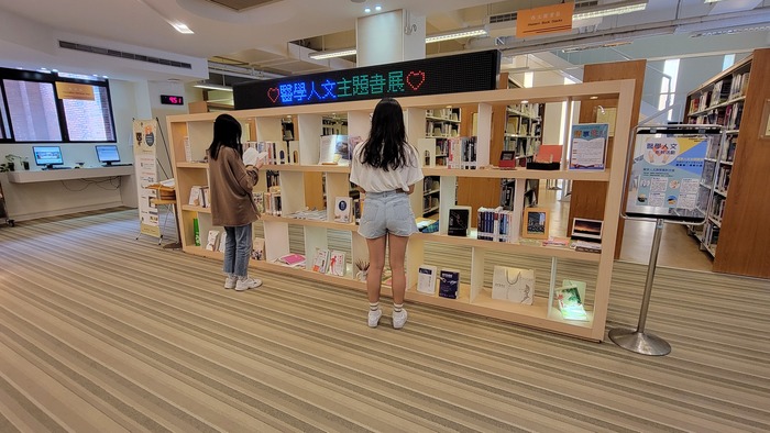 112_0301_醫學人文主題書展  3(另開新視窗/jpg檔)圖片