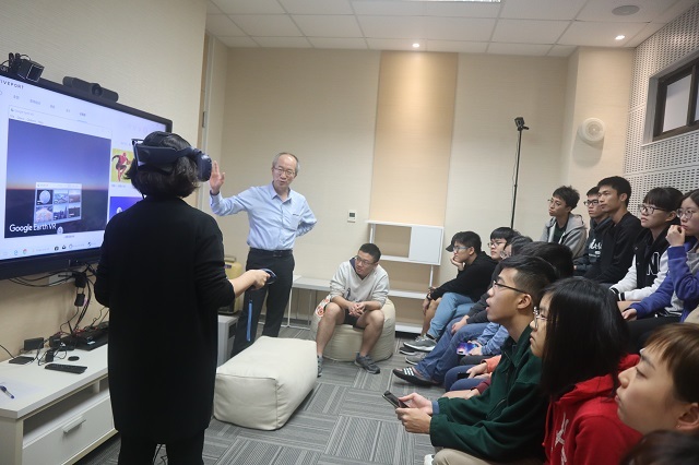108-11-14 醫學概論VR體驗_醫護同學 2(另開新視窗/jpg檔)圖片