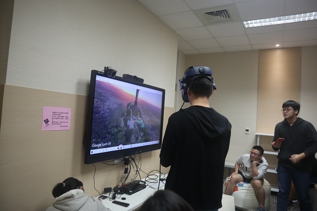 108-11-14 醫學概論VR體驗_醫護同學 5(另開新視窗/jpg檔)圖片