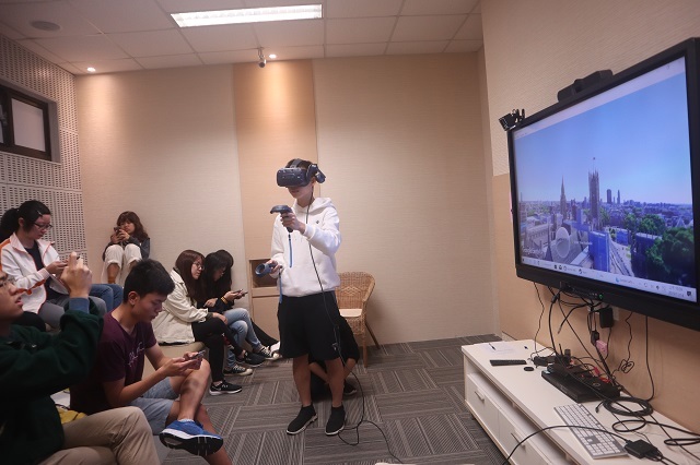 108-11-14 醫學概論VR體驗_醫護同學 14(另開新視窗/jpg檔)圖片