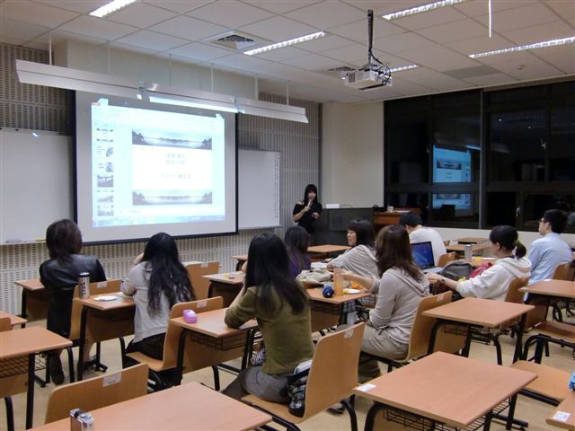 2011世界書香日 文學的迷人光影 - 作家鍾文音的閱讀創作與人生行旅 2(另開新視窗/jpg檔)圖片