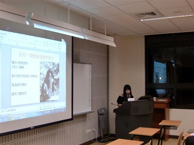 2011世界書香日 文學的迷人光影 - 作家鍾文音的閱讀創作與人生行旅 4(另開新視窗/jpg檔)圖片