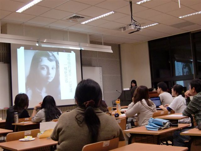 2011世界書香日 文學的迷人光影 - 作家鍾文音的閱讀創作與人生行旅 8(另開新視窗/jpg檔)圖片