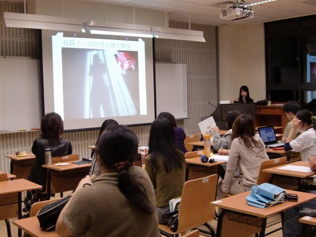 2011世界書香日 文學的迷人光影 - 作家鍾文音的閱讀創作與人生行旅 12(另開新視窗/jpg檔)圖片