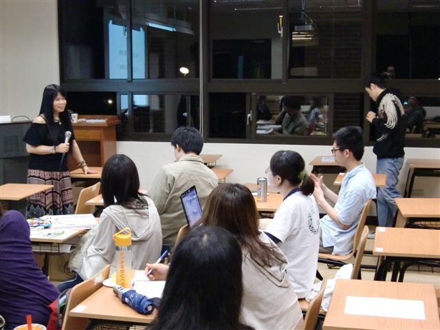 2011世界書香日 文學的迷人光影 - 作家鍾文音的閱讀創作與人生行旅 13(另開新視窗/jpg檔)圖片