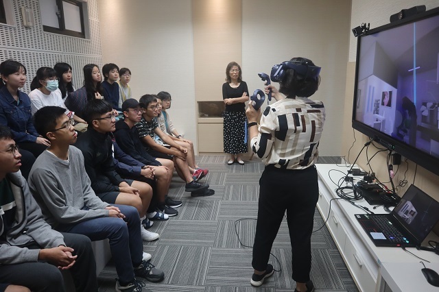 108-10-15 醫學資訊學VR體驗第二批_醫學二 4(另開新視窗/jpg檔)圖片