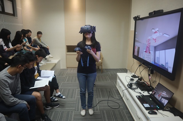 108-10-15 醫學資訊學VR體驗第二批_醫學二 11(另開新視窗/jpg檔)圖片