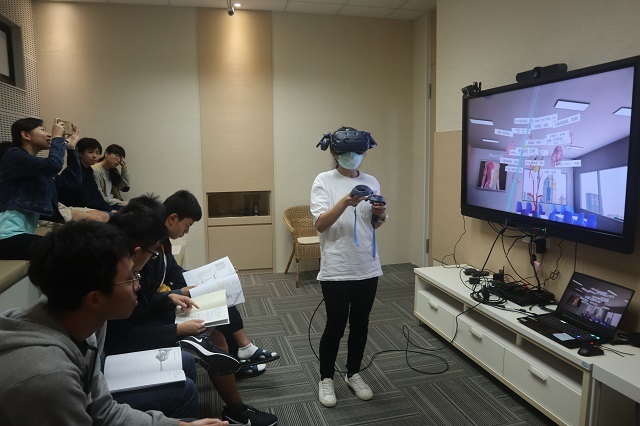 108-10-15 醫學資訊學VR體驗第二批_醫學二 12(另開新視窗/jpg檔)圖片