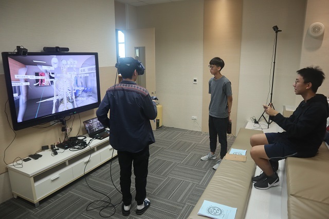 108-10-15 醫學資訊學VR體驗第二批_醫學二 23(另開新視窗/jpg檔)圖片