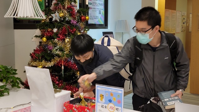 110學年度你借書我送糖：圖書館聖誕節活動(另開新視窗/jpg檔)圖片