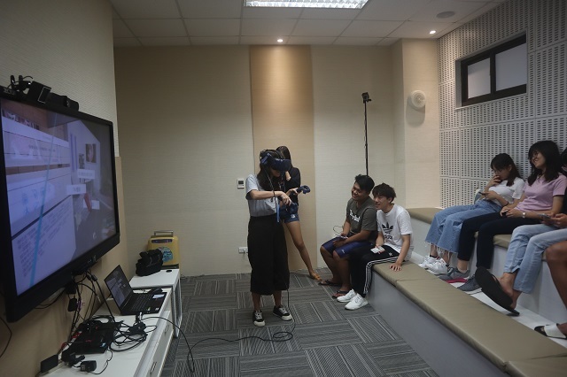 108-10-08 醫學資訊學VR體驗第一批_醫學二 12(另開新視窗/jpg檔)圖片