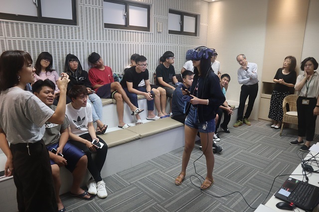 108-10-08 醫學資訊學VR體驗第一批_醫學二 17(另開新視窗/jpg檔)圖片