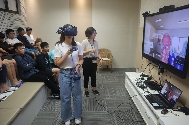 108-10-08 醫學資訊學VR體驗第一批_醫學二 18(另開新視窗/jpg檔)圖片