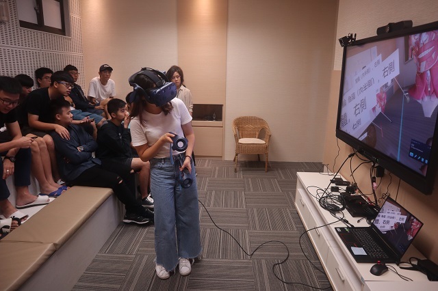 108-10-08 醫學資訊學VR體驗第一批_醫學二 20(另開新視窗/jpg檔)圖片
