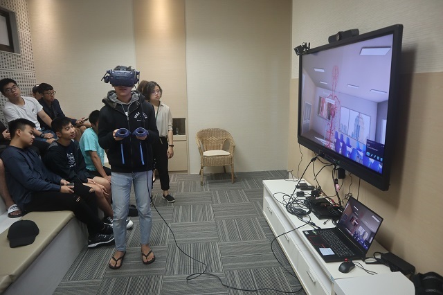 108-10-08 醫學資訊學VR體驗第一批_醫學二 31(另開新視窗/jpg檔)圖片