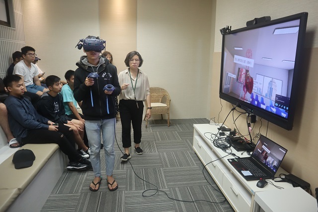 108-10-08 醫學資訊學VR體驗第一批_醫學二 32(另開新視窗/jpg檔)圖片
