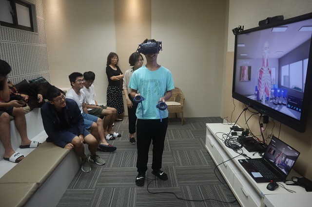 108-10-08 醫學資訊學VR體驗第一批_醫學二 35(另開新視窗/jpg檔)圖片