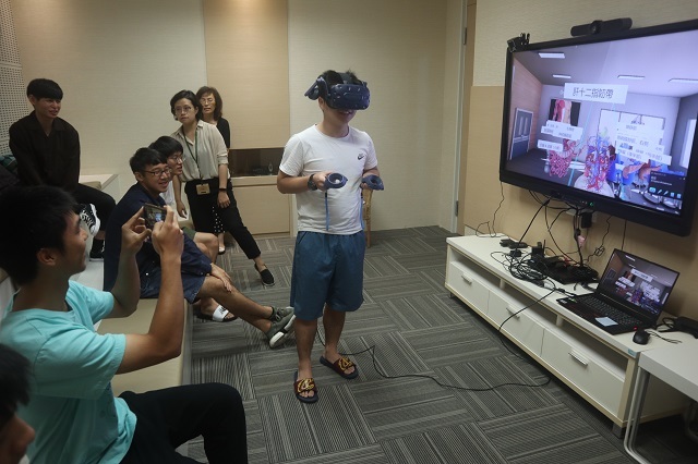 108-10-08 醫學資訊學VR體驗第一批_醫學二 41(另開新視窗/jpg檔)圖片