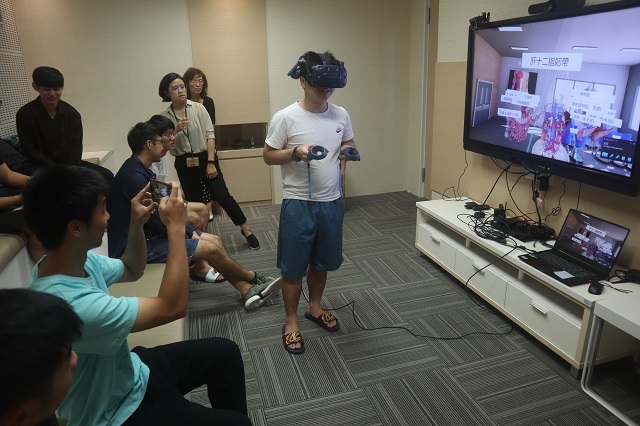108-10-08 醫學資訊學VR體驗第一批_醫學二 42(另開新視窗/jpg檔)圖片