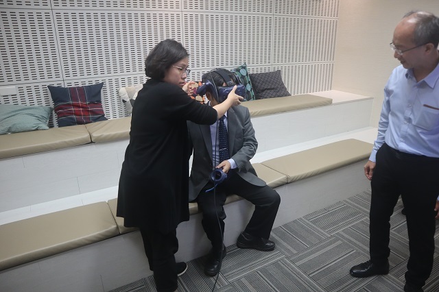 108-10-30 解剖資料庫VR_李居仁校長體驗 2