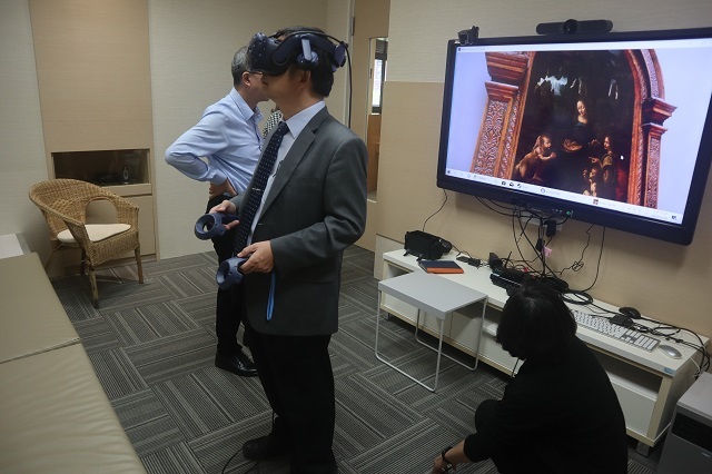 108-10-30 解剖資料庫VR_李居仁校長體驗 6