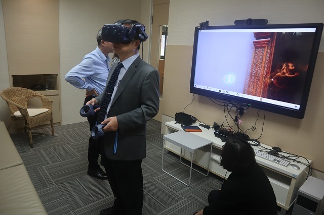 108-10-30 解剖資料庫VR_李居仁校長體驗 7