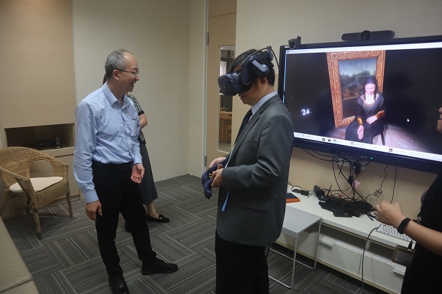 108-10-30 解剖資料庫VR_李居仁校長體驗 10