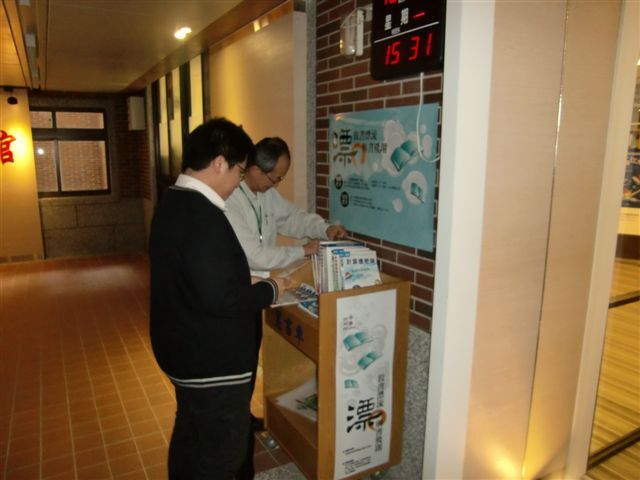 2013-12-09 漂書活動-醫學院(另開新視窗/jpg檔)圖片