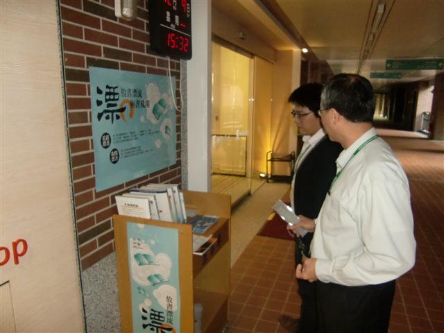 2013-12-09 漂書活動-醫學院(另開新視窗/jpg檔)圖片