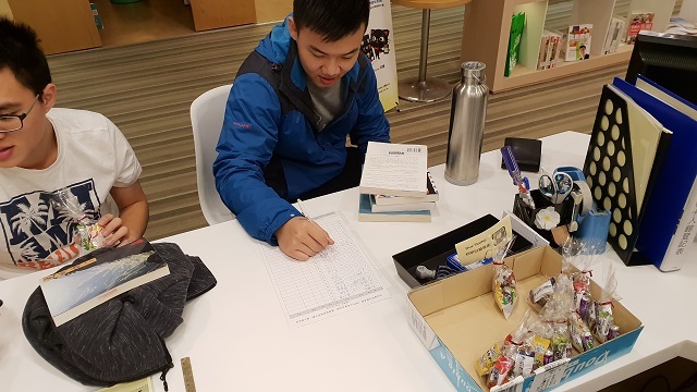 107學年度你借書我送糖：圖書館聖誕節活動(另開新視窗/jpg檔)圖片