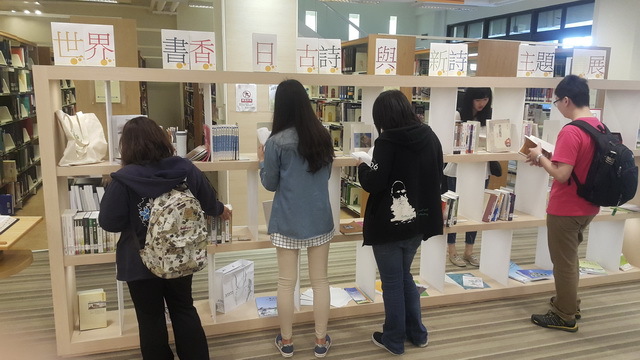 2015世界書香日 古詩與新詩書展 4(另開新視窗/jpg檔)圖片
